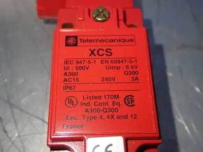 NEW TELEMECANIQUE XCS B703