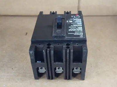 USED CUTLER-HAMMER MCP13300R