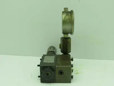 Daikin Kogyo MG-02P-03-30-T-08 Hydraulic Pressure Reducing Valve with Gauge