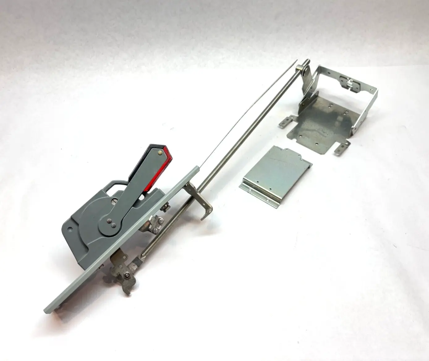USED ALLEN-BRADLEY DISCONNECT HANDLE AND MECHANISM