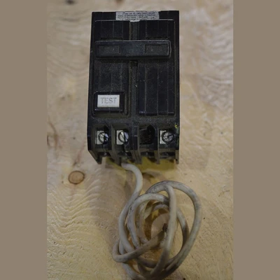 ITE 2 Pole 15 Amp Ground Fault Breaker
