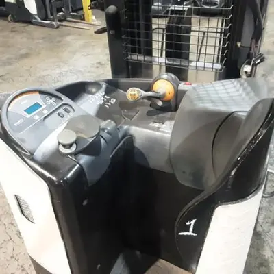 USED 2019 CROWN RR5725-45