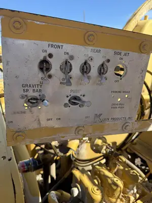 USED 1974 CATERPILLAR 621