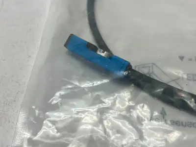 NEW SICK CYLINDER SENSOR M8 CONNECTOR 10-30VDC 1044459