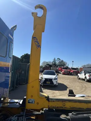 USED 2015 KENWORTH T800