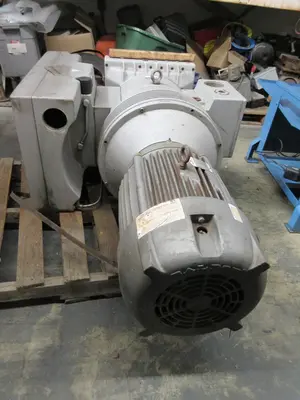 USED RIETSCHLE VM4100TR
