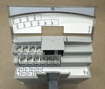 NEW Allen-Bradley 1762-OF4