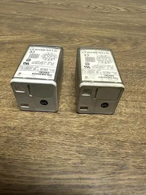 USED ALLEN-BRADLEY 700-HA33Z24