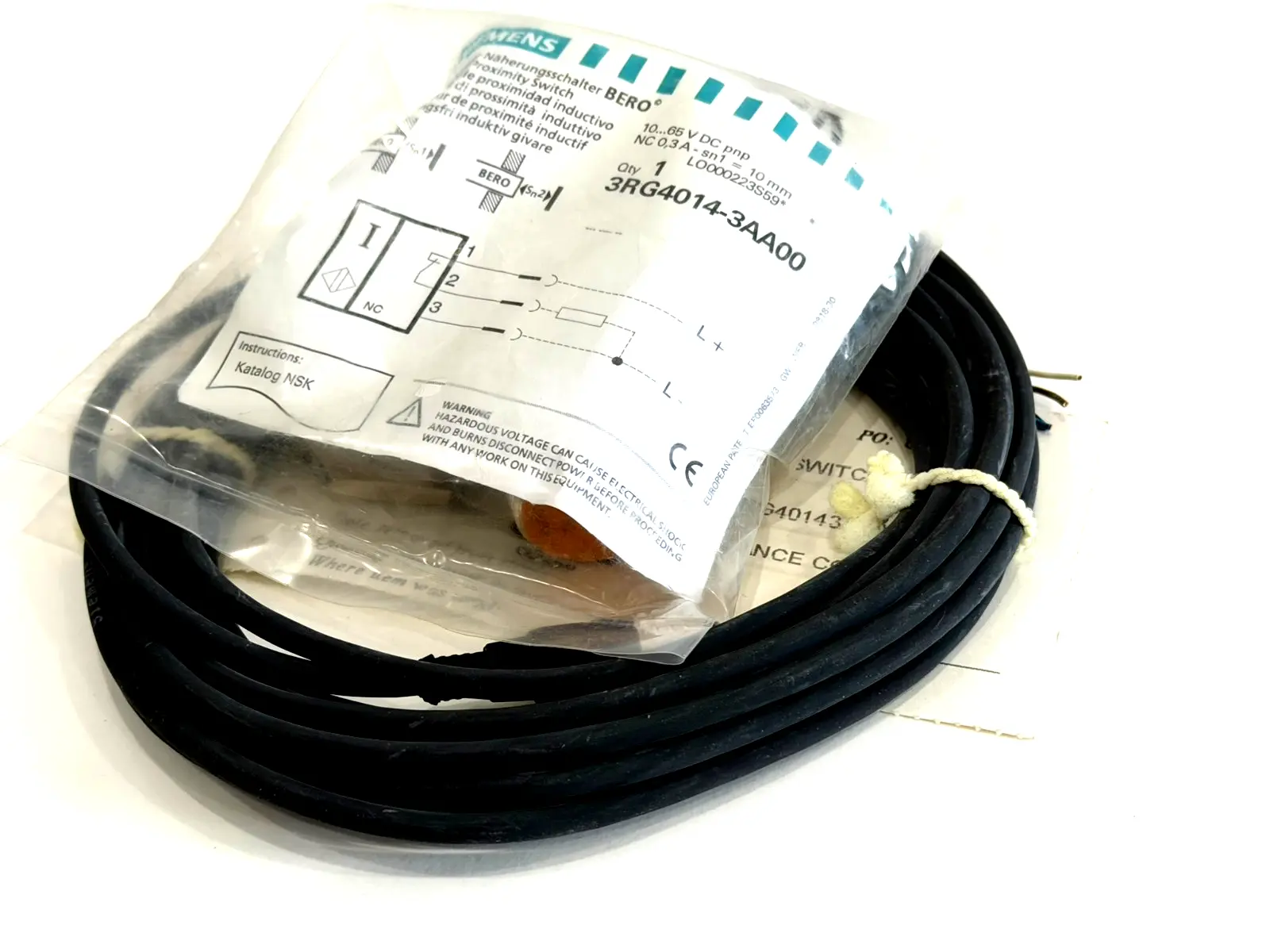 NEW SIEMENS 3RG4014-3AA00 INDUCTIVE PROXIMITY SWITCH 3RG40143AA00