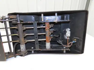 Yale ERP035TF Forklift Three Lever Hydraulic Control Lift Tilt & Shift W/Cover