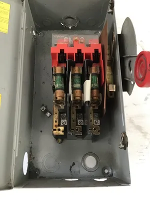 Eaton Cutler Hammer DH322FGK 60 Amp Heavy Duty Safety Switch Disconnect