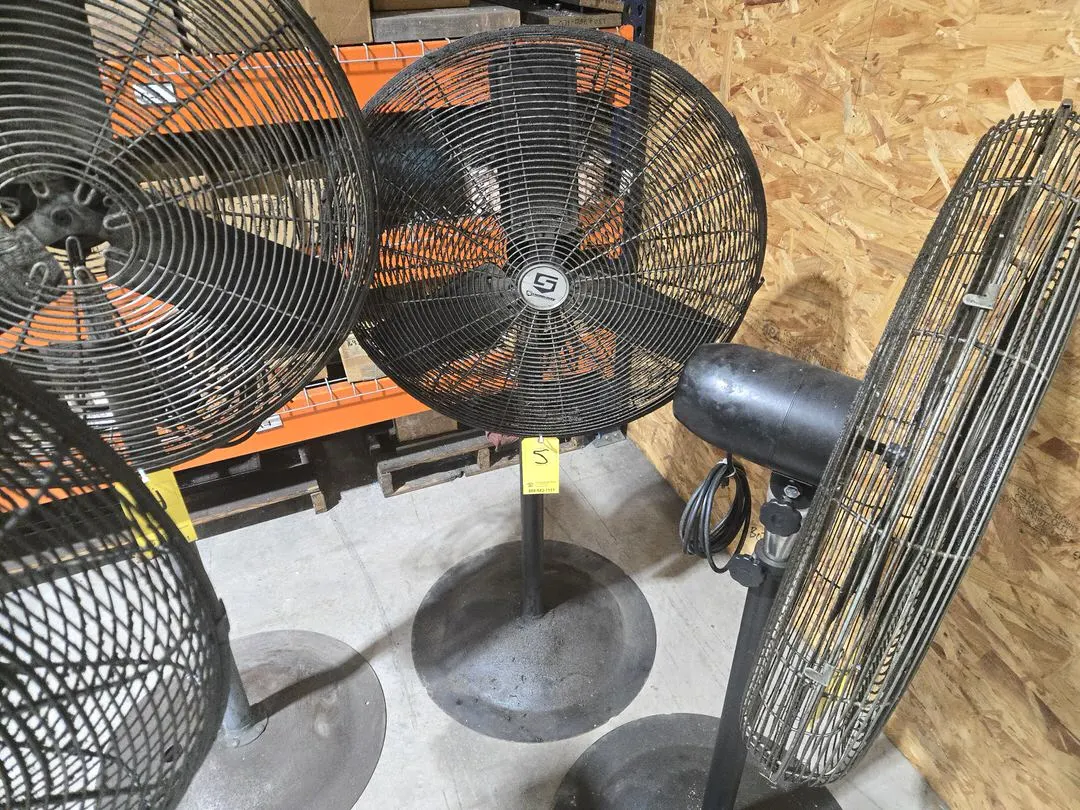 (1) Strongway Pedastal Fan
