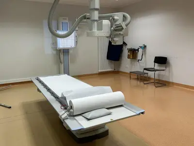 USED SIEMENS COMPLETE X-RAY ACCIDENT INVESTIGATION WORKSTATION WITH MEDICAL EQUIPMENT LOT