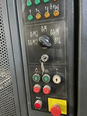 Used 1999 LIPTOVSKÉ STROJÁRNE HOL 80/2500 Press Brakes CZ | Amaron s.r.o. #1065103
