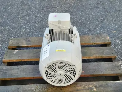 25 hp, 575 volts, 3560 rpm, 160L Electric Motor