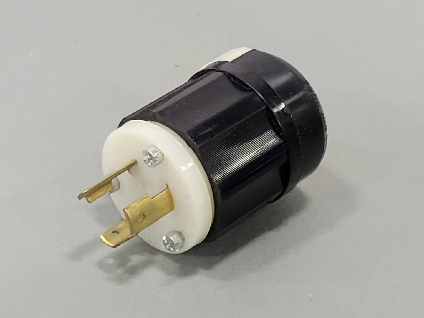 NEW LEVITON 2311