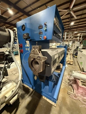 3.5" Merritt/Davis Standard Single Screw Extruder, 24:1 L/D, Air Cooled, 75hp AC
