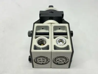 VM250-N02-35BA | SMC  Mechanical Poppet Valve 1/4" NPT - Used