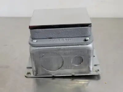 NEW HUBBELL B2427