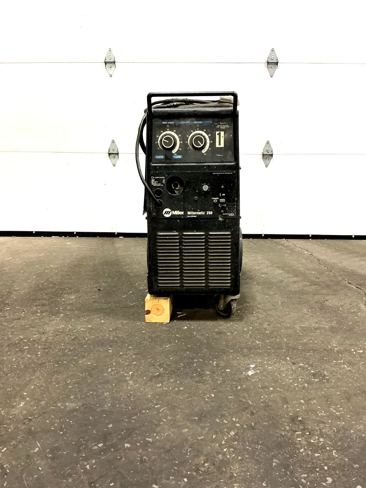 Used Miller _UNKNOWN_ Wire Feed Welders Ohio US | Equipment Recovery Corp. #1331407