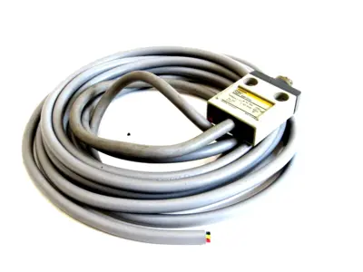NEW OMRON D4C-3302 LIMIT SWITCH D4C3302