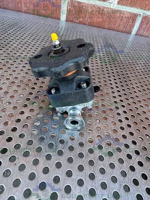 USED ITT PURE FLO 316L STAINLESS STEEL  DIAPHRAGM VALVE W/ 1/2" SANITARY FITTING