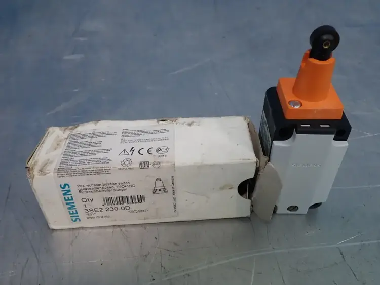 Used SIEMENS 3SE22300D Relays & Switches | HGR 24 #739286