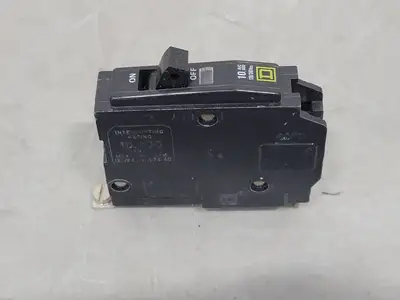 NEW SQUARE D QOB140