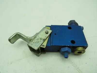 Festo VS-3-1/8 Pneumatic Limit Switch Valve VOS-3-1/8 Type 2334 / 2952
