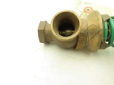 Johnson Controls V-3752-6007 1/2" Steam Union Angle Valve 3-6 PSI *READ*