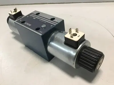 USED BOSCH 0 810 001 702