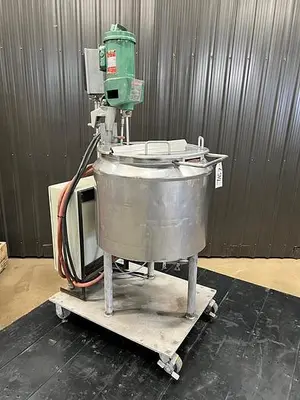 Used LEE INDUSTRIES 30 U Stainless Steel Tanks Quebec CA | Carter-Wilson Equipment Services #450991