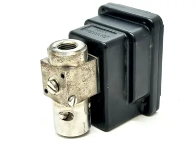 645-2 | Dwyer  Wet/Wet Differential Pressure Transmitter 0-5 PSID 4-20MA 24VDC - Used