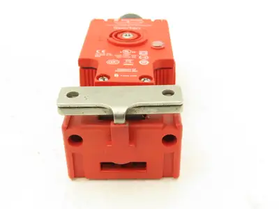 Allen Bradley 440G-S36061 Guardmaster Spartan Locking Guard Switch 110VAC 12-Pin