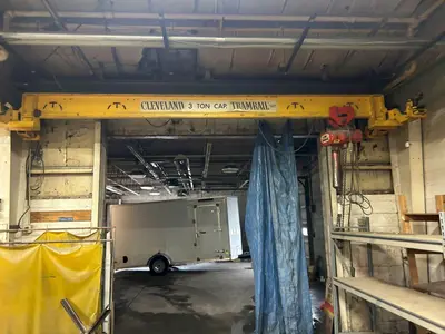 3 TON X 20' CLEVELAND TRAMRAIL UNDERSLUNG BRIDGE & 3-TON CM LODESTAR HOIST: STOCK #23054