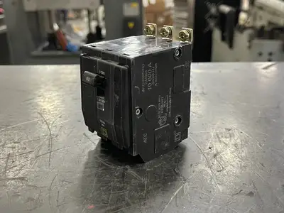 NEW SQUARE D QO360
