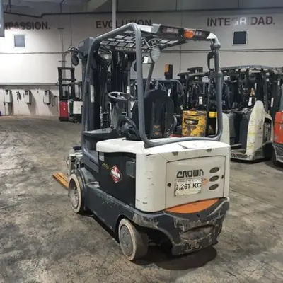 USED 2019 CROWN FC5245-50