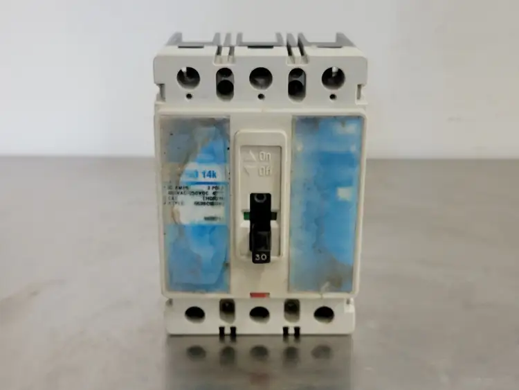 Used CUTLER-HAMMER EHD3030 Switchgears British Columbia CA | Lenmark #241721