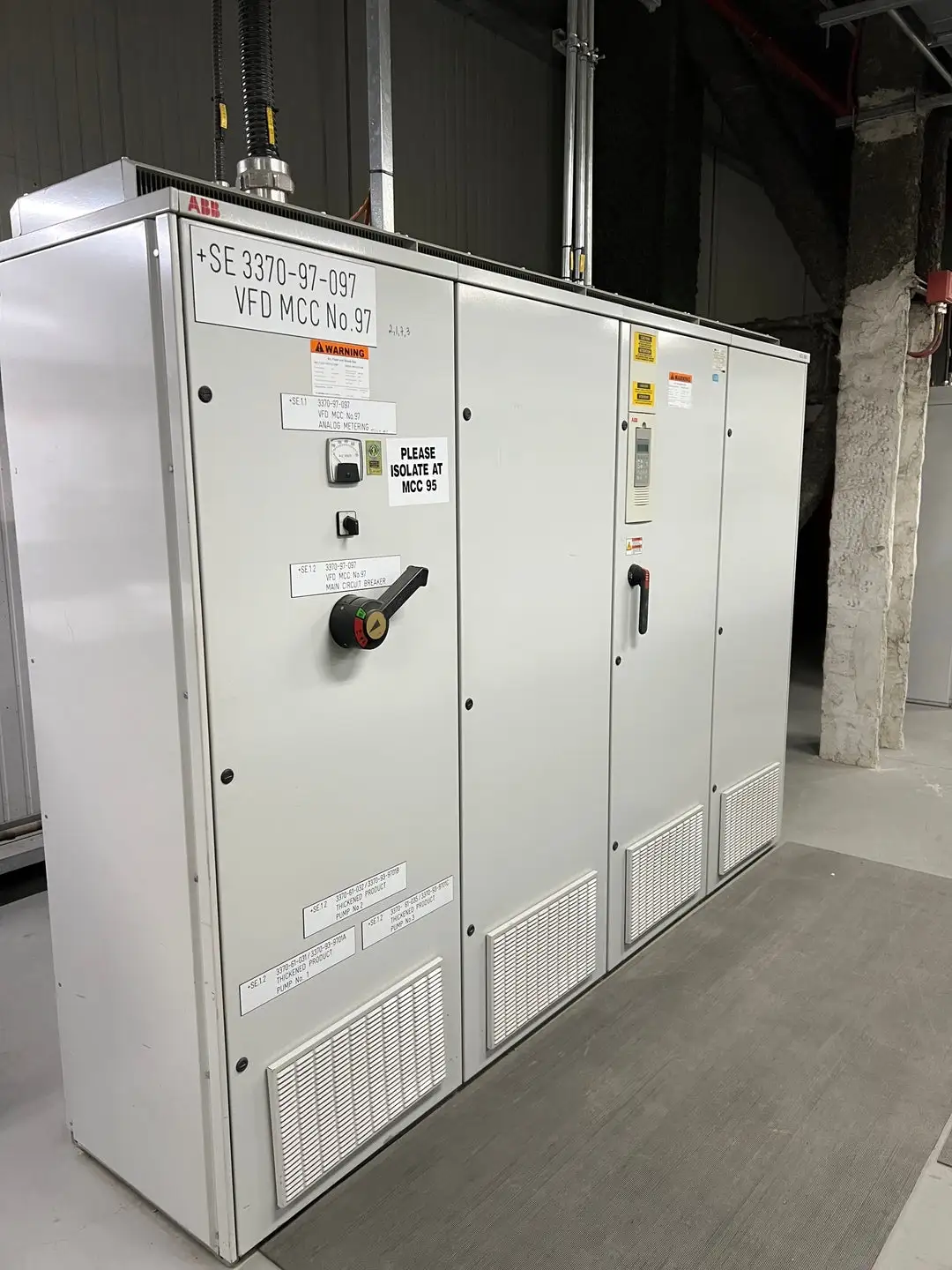 VFD MCC ACS607-0610-6-00HB120052B, 0-575VAC, 0-300hz, 4 Sections