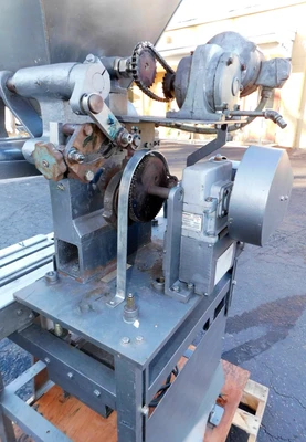 USED GEYER PISTON FILLER TWIN PISTON FILLER