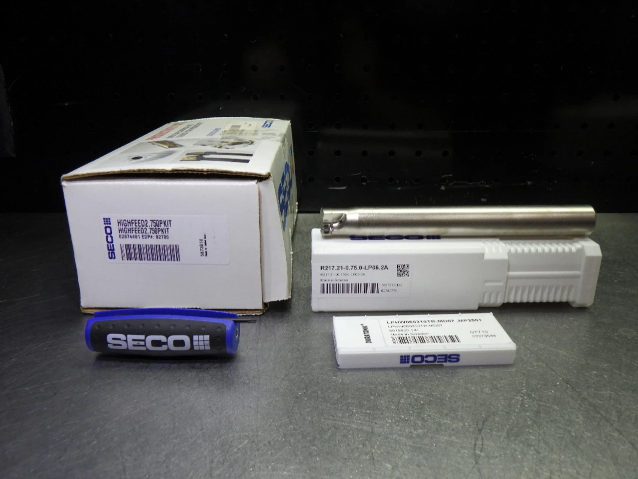 SECO 3/4" 2 Flute Coolant Thru Endmill Kit W/Inserts HIGHFEED2.750PKIT (LOC2730B)