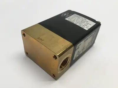 USED BURKERT SOLENOID VALVE NPT1/4 PMAX 145 PSI