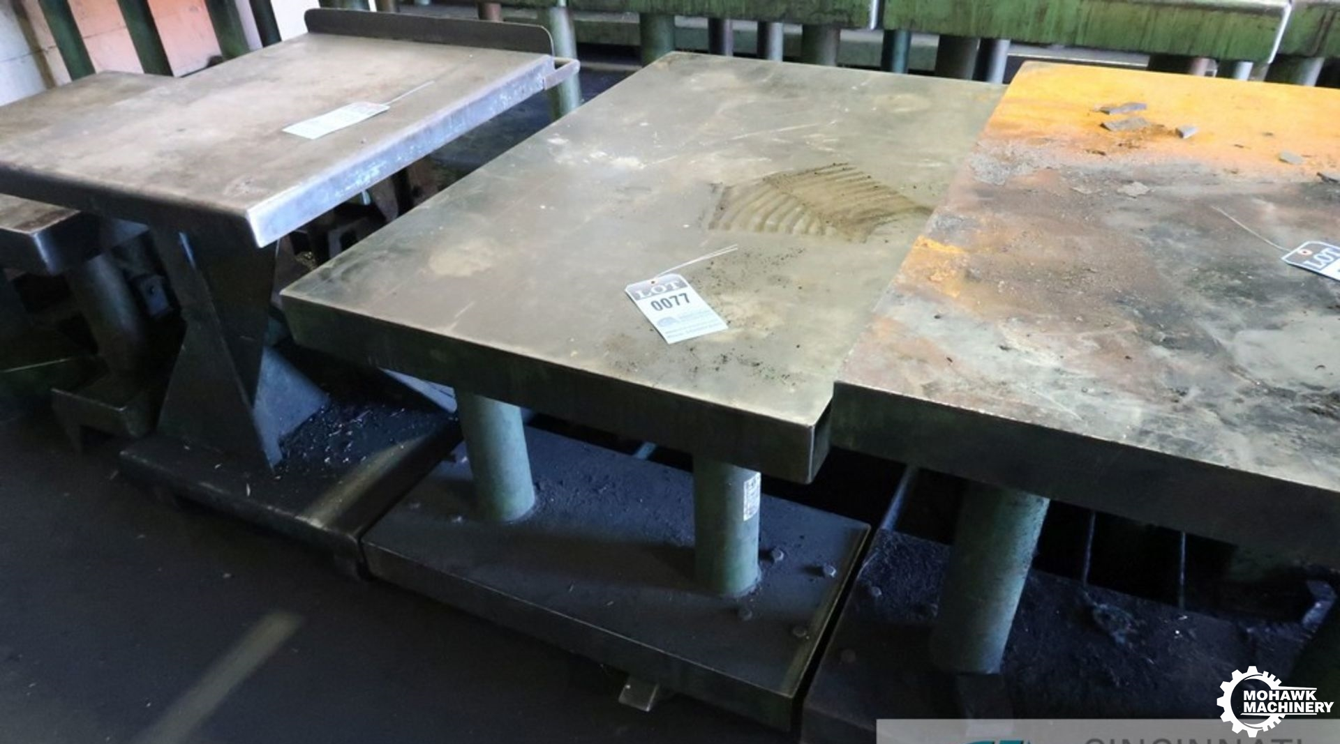 5000 LB WESCO LEXCO "HT-3045-16" FOOT-OPERATED PORTABLE HYDRAULIC LIFT TABLE w/48” x 30” TABLE - STABILIZERS