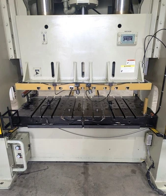 USED 2007 KOMATSU PRESSES KOMATSU E2W200-SVS PRESS
