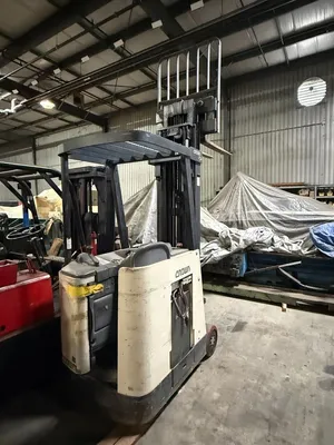 CROWN RC3020-30 Forklifts | ListingHippo (5)