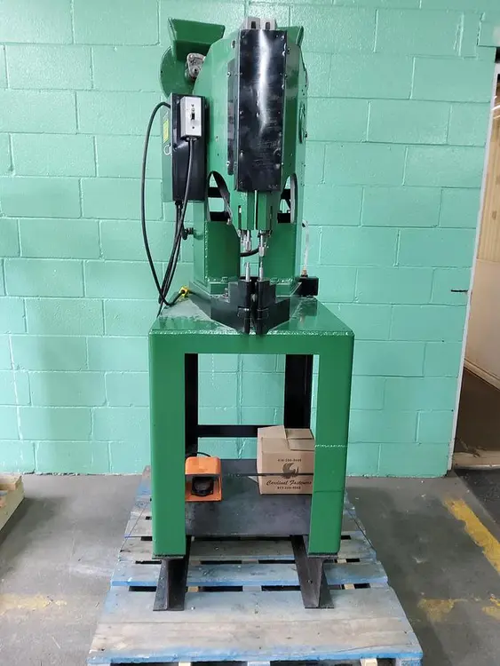 Used MILFORD 58 DOUBLE RIVET MACHINE Riveters CA | B & B RIVET MACHINE #1366642