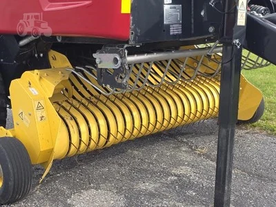 Used 2024 NEW HOLLAND RF440 UTILITY Square Balers Maine US | Beauregard Equipment #1511360