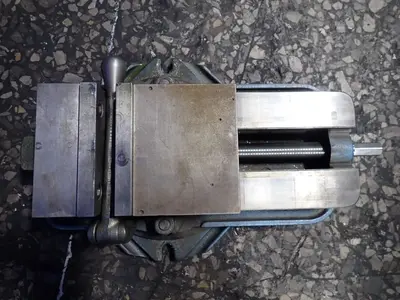 USED KURT MFG. D675