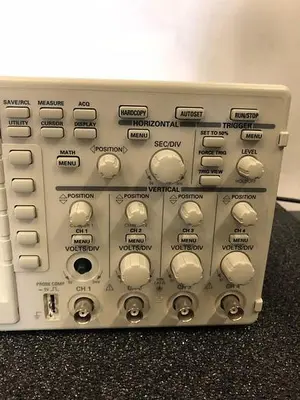 TEKTRONIX TDS 224 OSCILLOSCOPE
