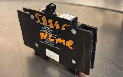 Eaton LR43556 Circuit Breaker, 120/240V(BIN354)